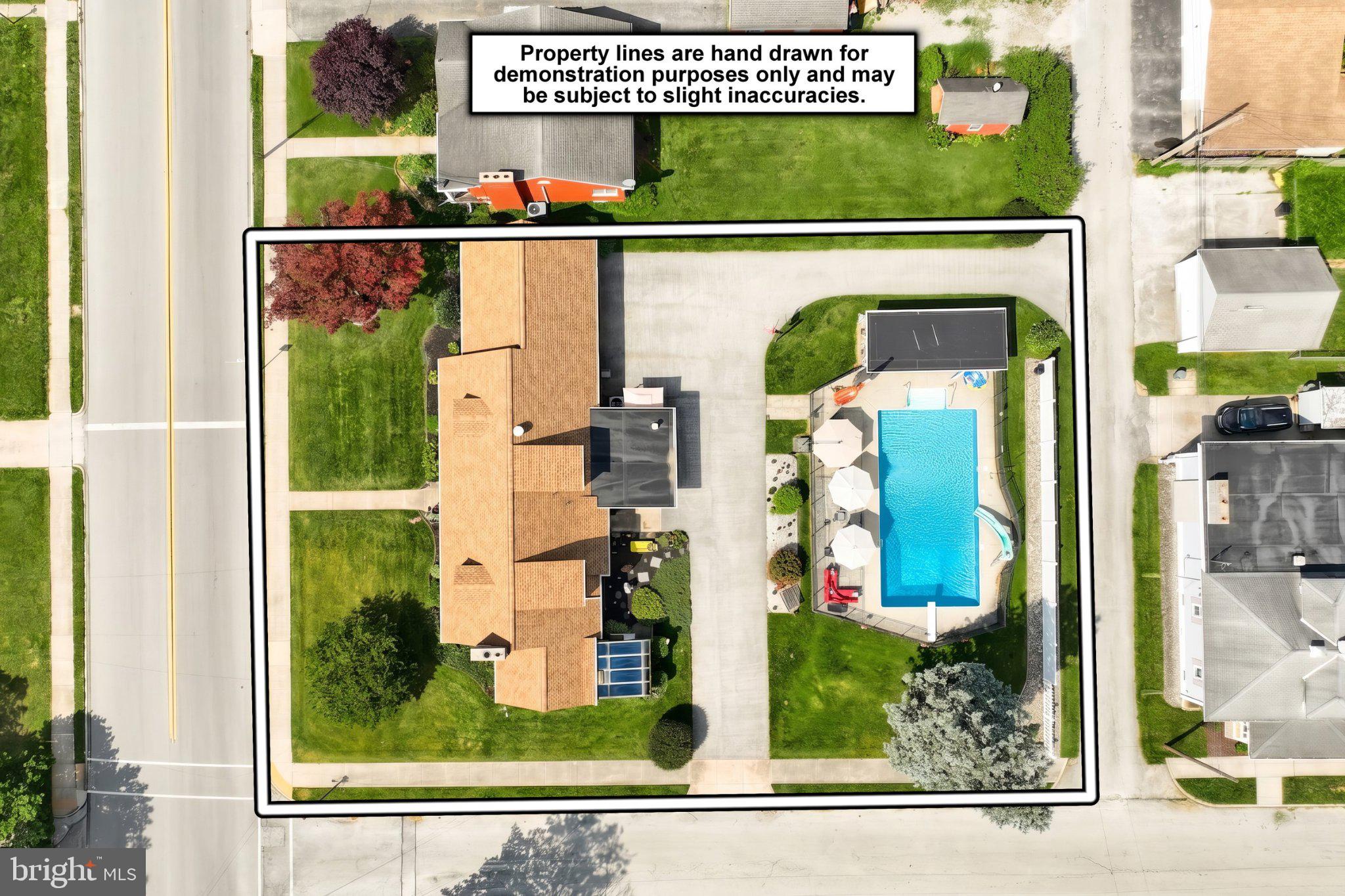 1001 Broadway Hanover, PA 17331 - Photo 7 of 50 Spacious home with inviting pool oasis.