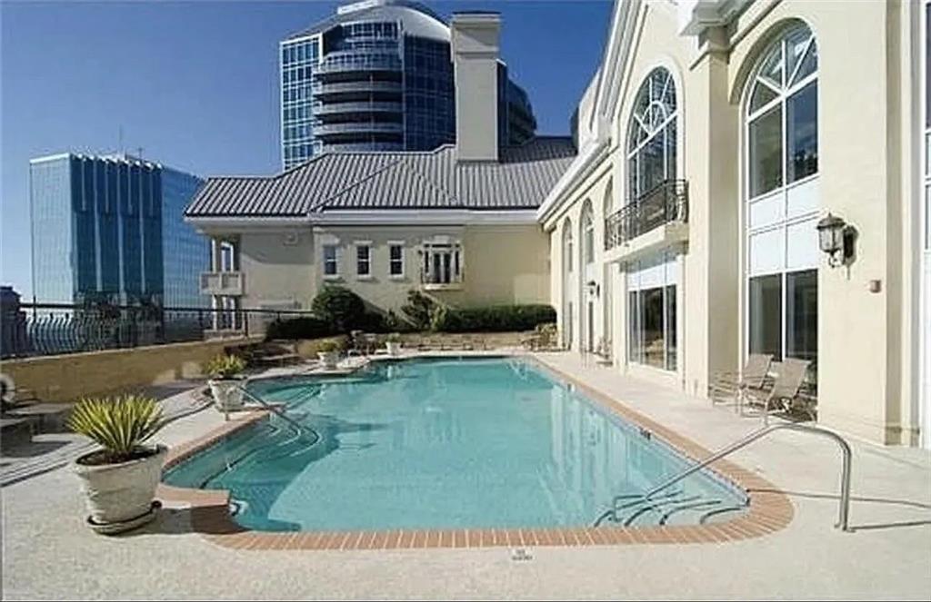 3334 Peachtree Road Northeast, Unit 403 Atlanta, GA 30326 - Photo 47 of 52 a house view with a outdoor space