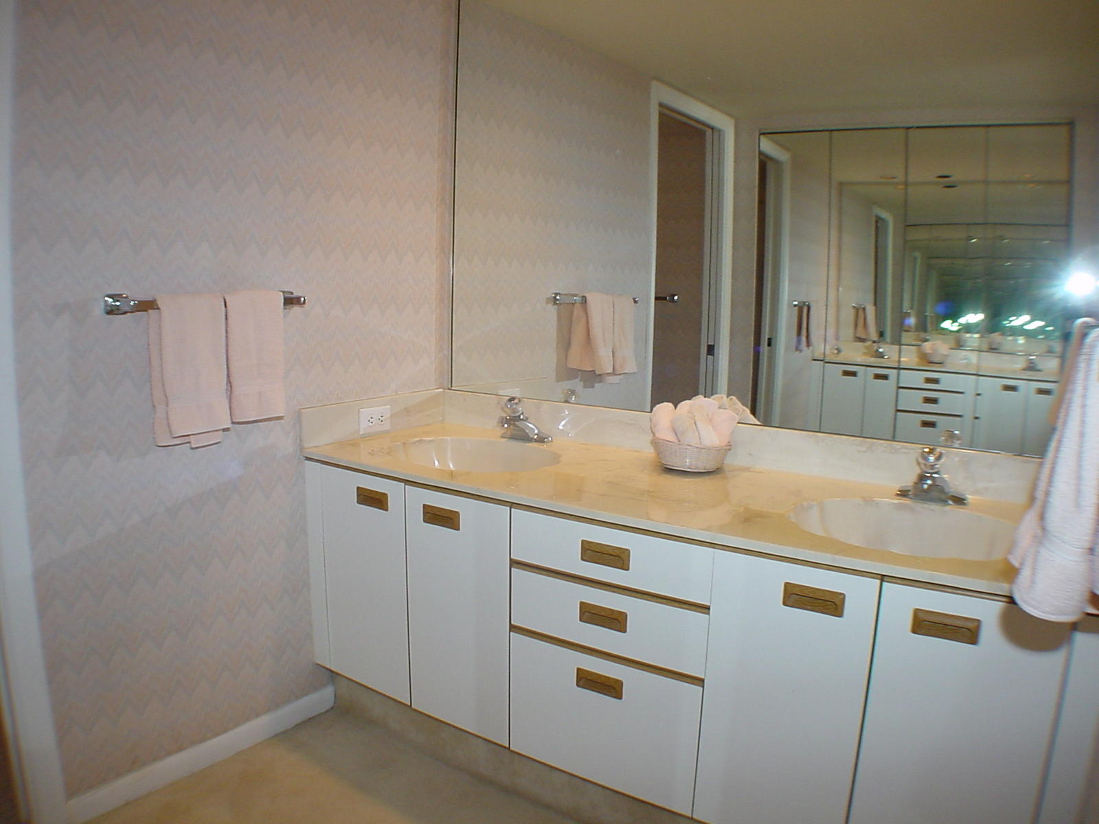 22 Royal Palm Way, Unit 604 Boca Raton, FL 33432 - Photo 16 of 46 DSC00561
