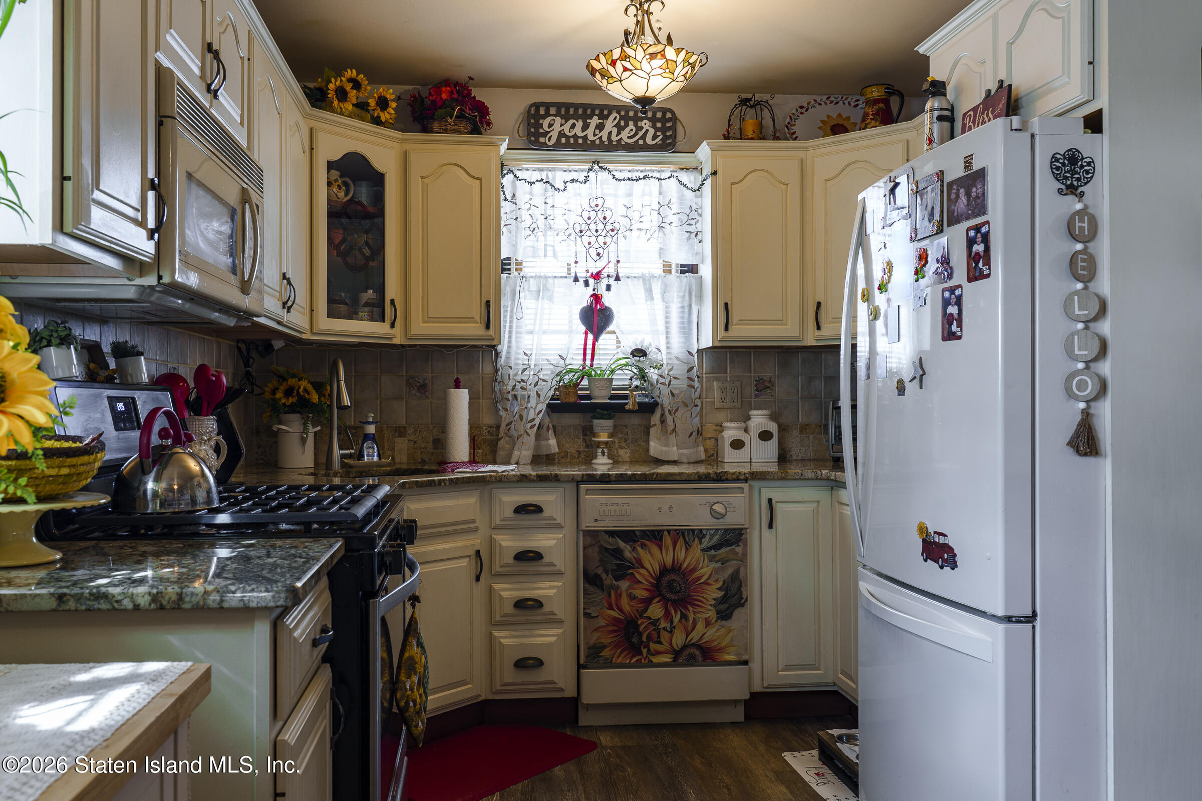 110 Sycamore Street Staten Island, NY 10308 - Photo 14 of 24 Kitchen