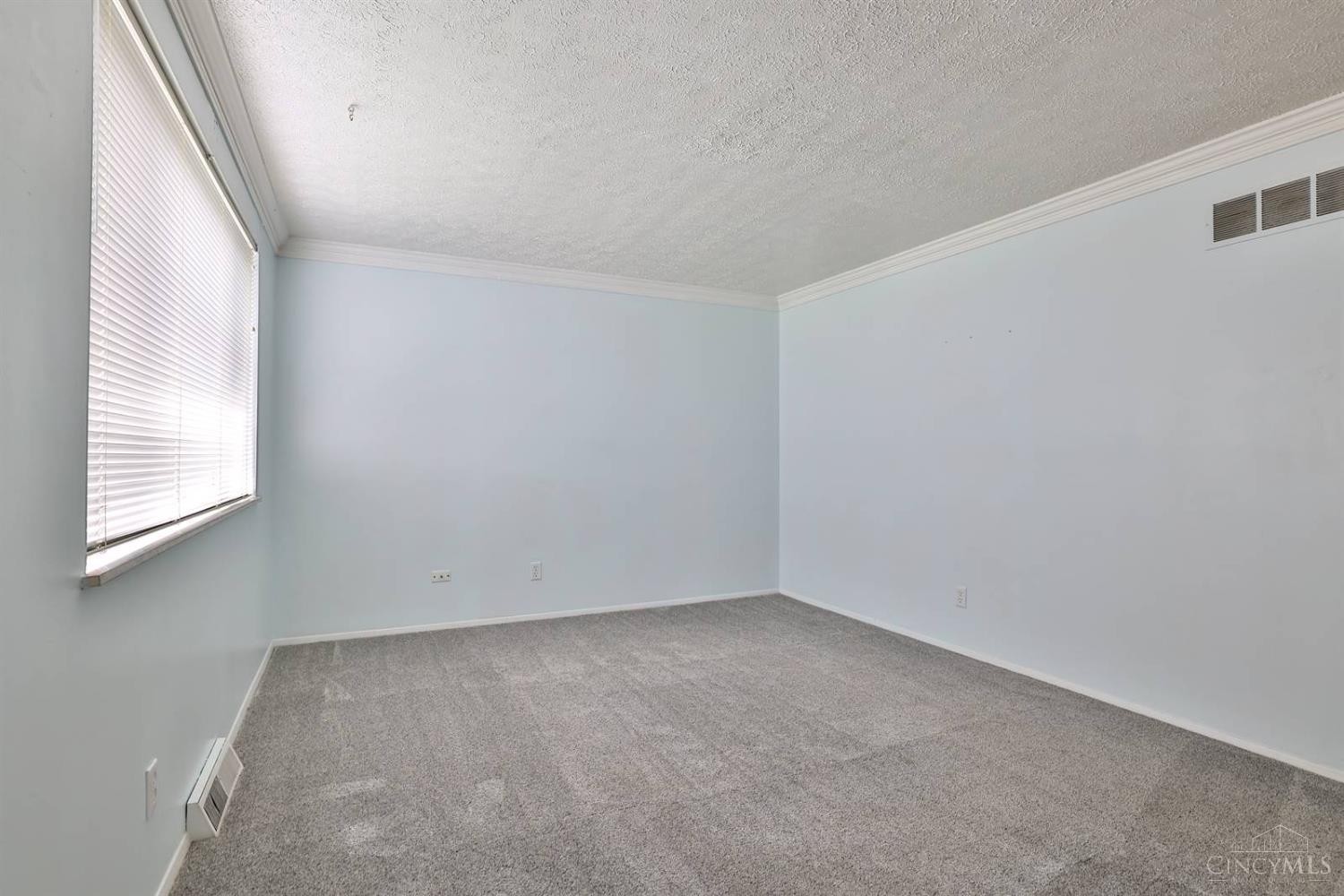 2679 Houston Road Cincinnati, OH 45231 - Photo 3 of 26