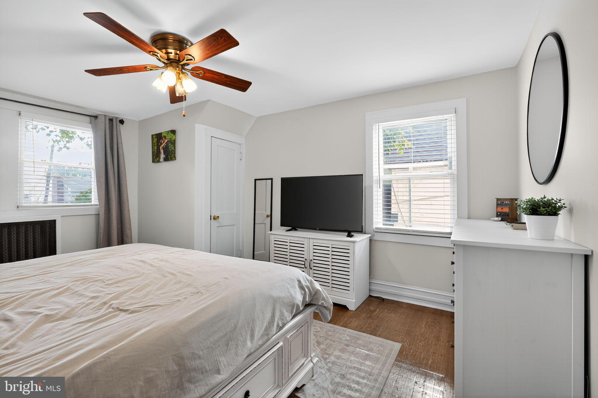 214 Lynbrooke Road Springfield, PA 19064 - Photo 20 of 42 a bedroom with a large bed and a chandelier