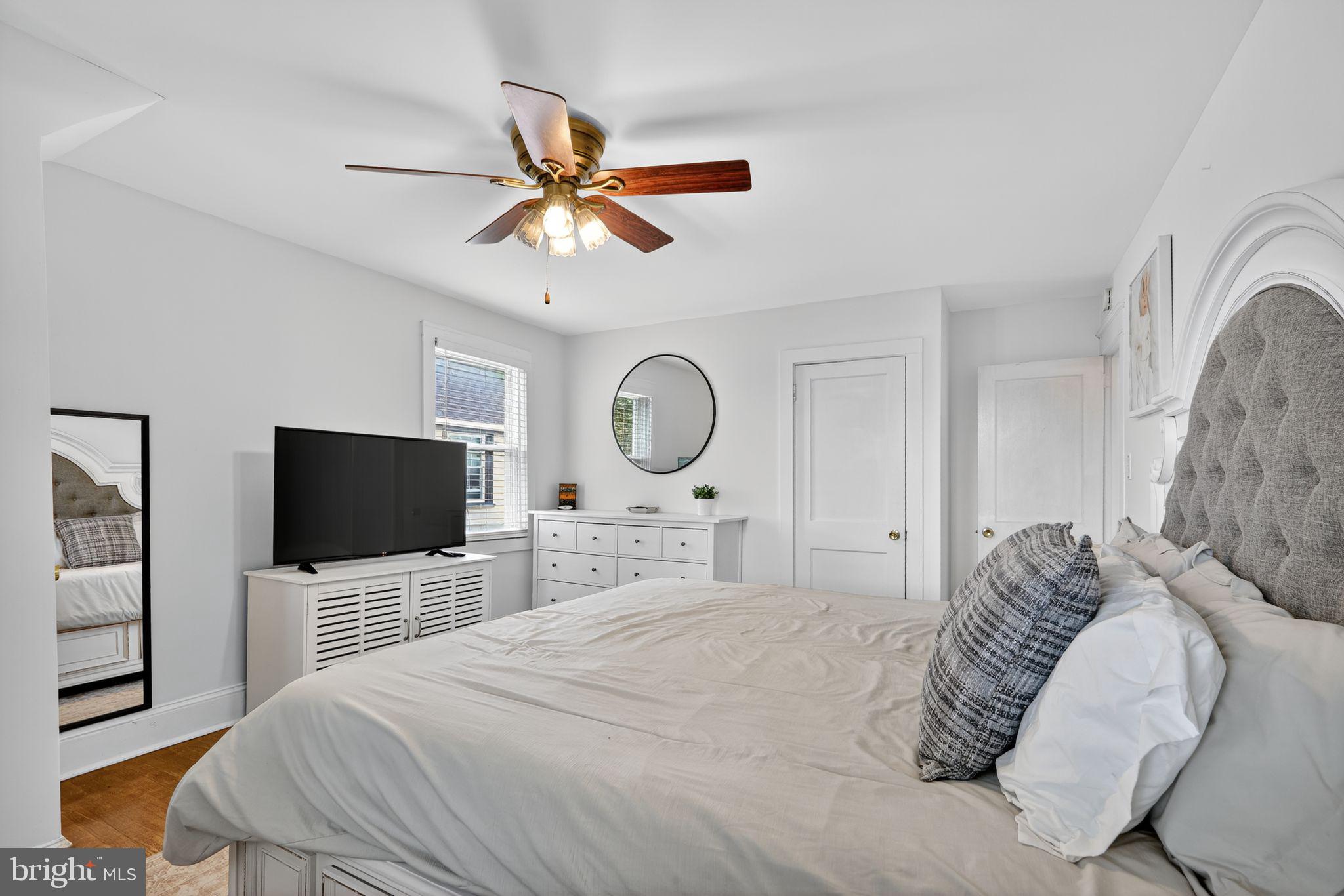 214 Lynbrooke Road Springfield, PA 19064 - Photo 21 of 42 a bedroom with a bed and a flat screen tv