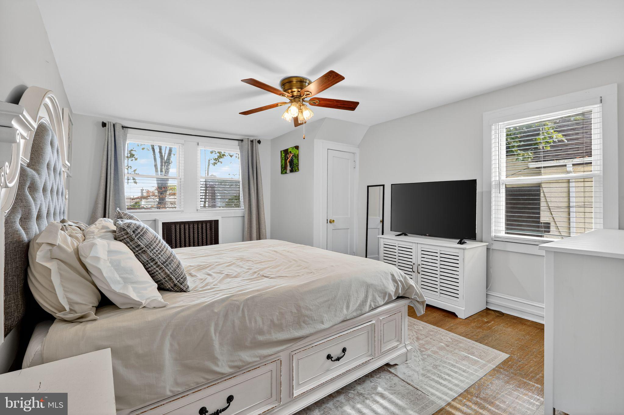 214 Lynbrooke Road Springfield, PA 19064 - Photo 22 of 42 a bedroom with a bed and a flat screen tv