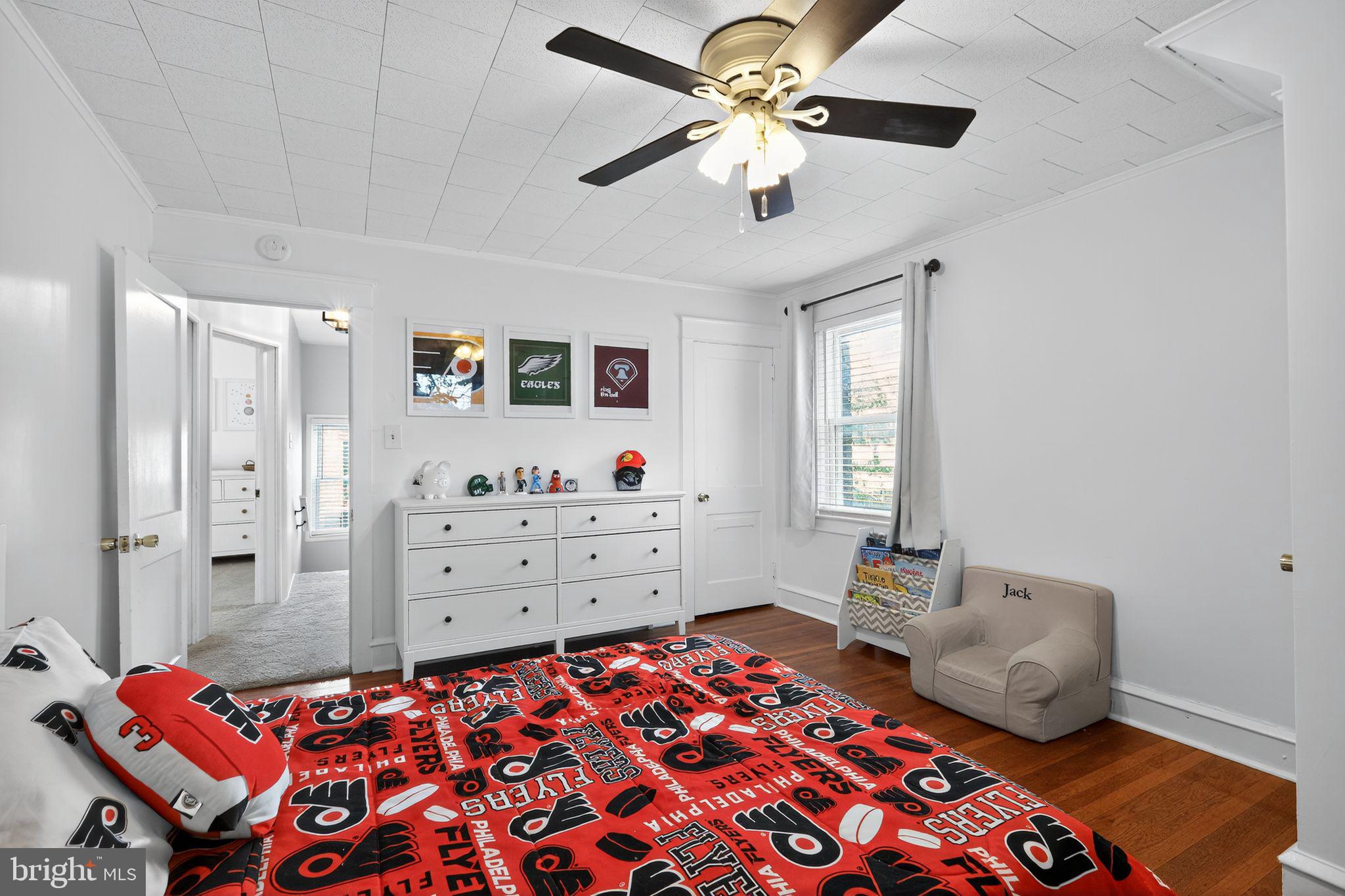 214 Lynbrooke Road Springfield, PA 19064 - Photo 25 of 42 a bedroom with a bed and wooden floor