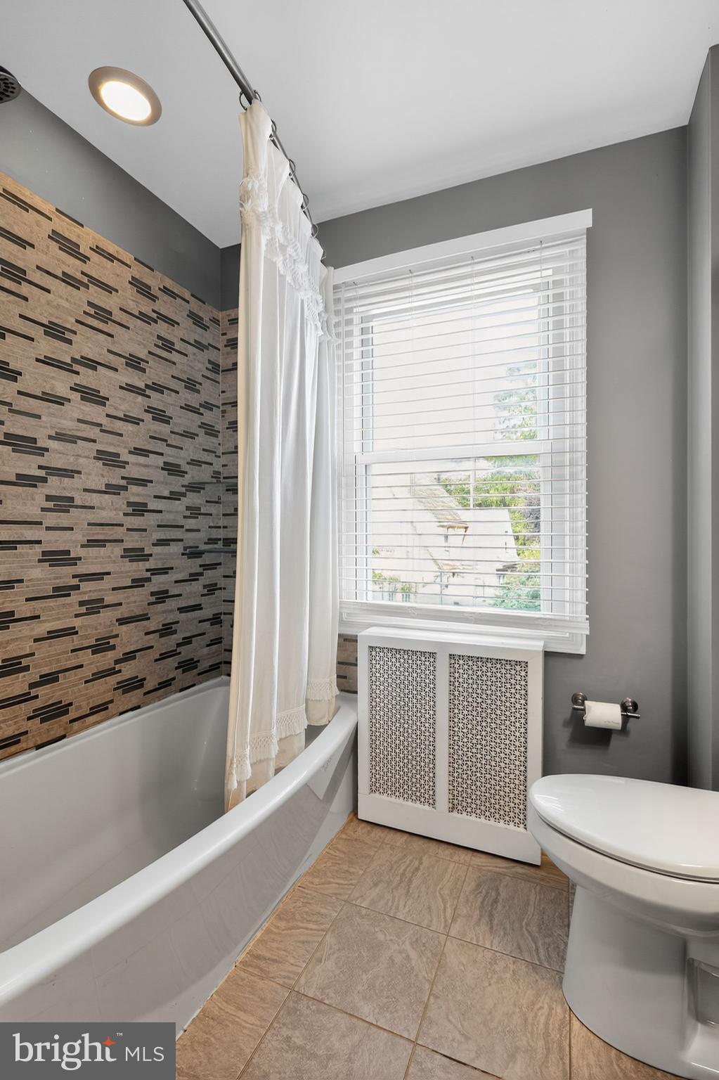 214 Lynbrooke Road Springfield, PA 19064 - Photo 29 of 42 a bathroom with a bathtub and a sink