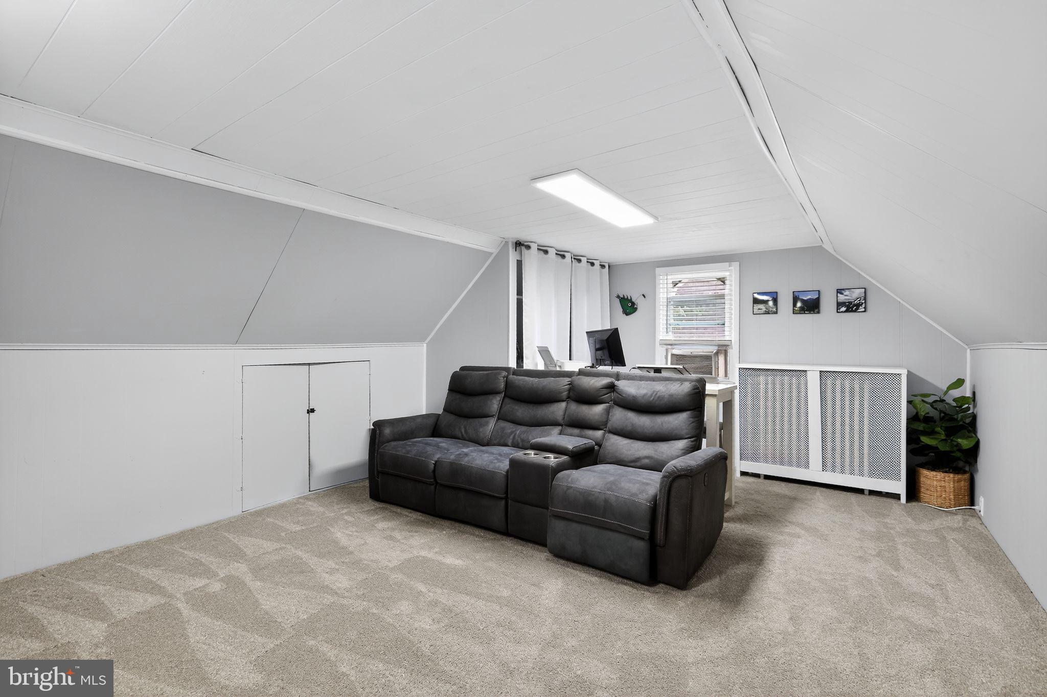 214 Lynbrooke Road Springfield, PA 19064 - Photo 30 of 42 a living room with furniture and a ceiling fan