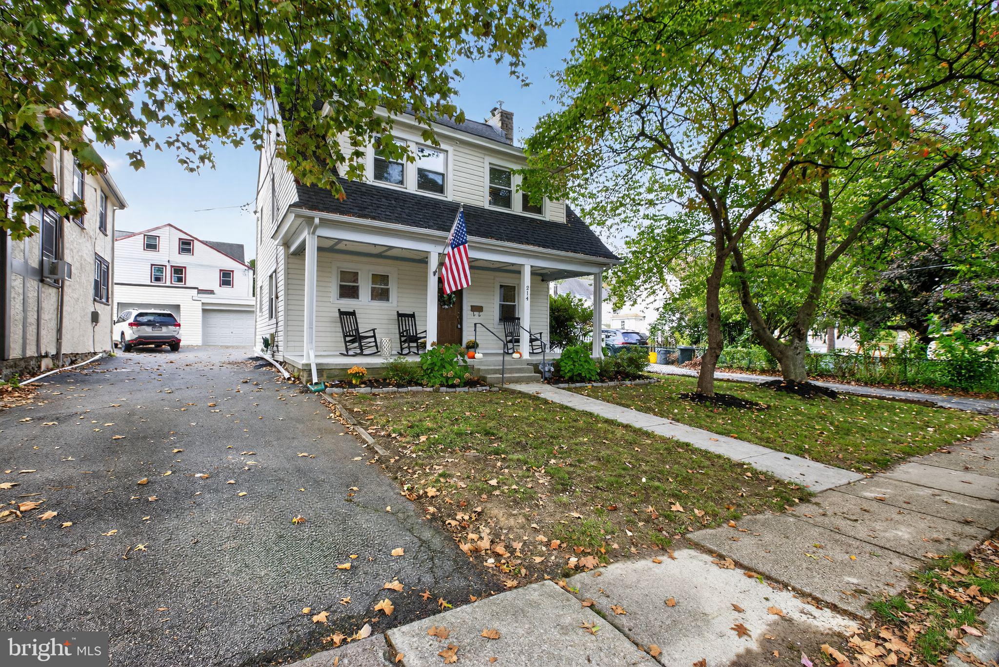 214 Lynbrooke Road Springfield, PA 19064 - Photo 3 of 42 a front view of a house with a yard