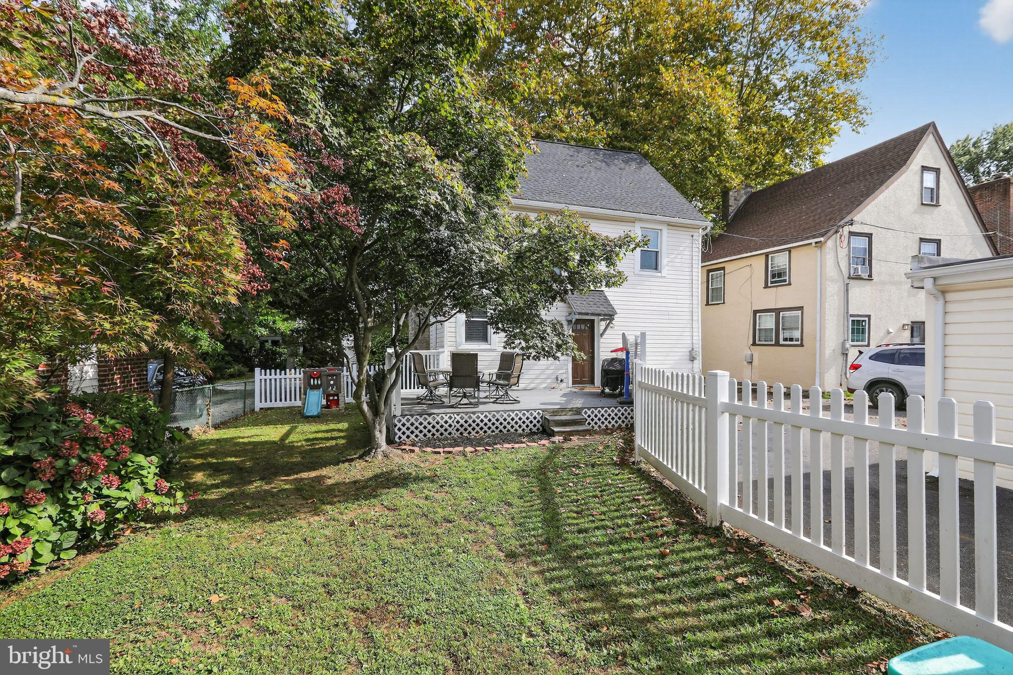 214 Lynbrooke Road Springfield, PA 19064 - Photo 40 of 42 a view of a house with backyard and sitting area
