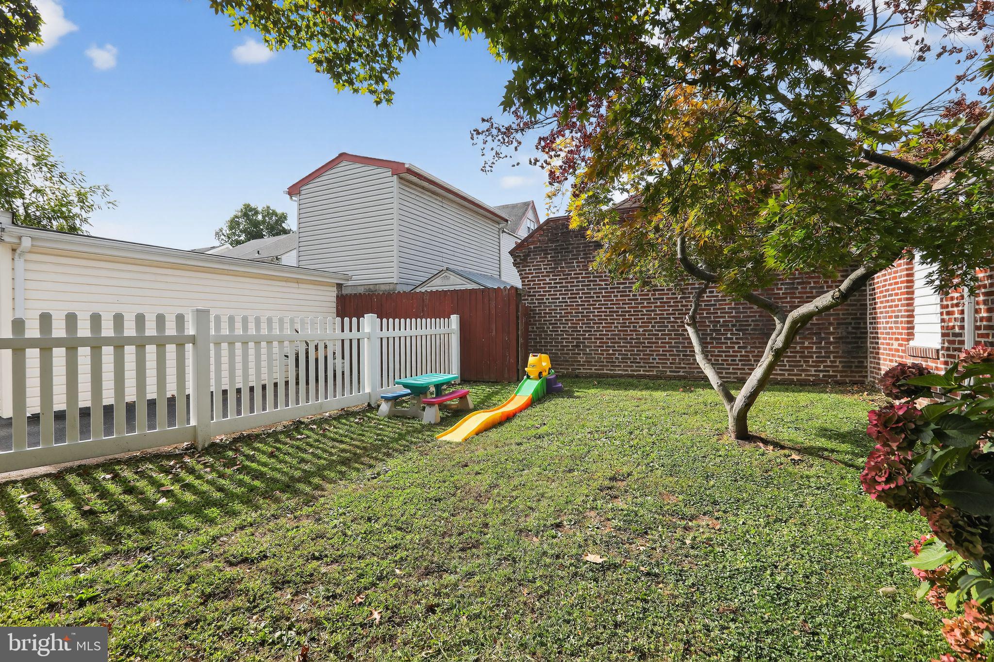 214 Lynbrooke Road Springfield, PA 19064 - Photo 42 of 42 a view of a house with a yard and sitting area