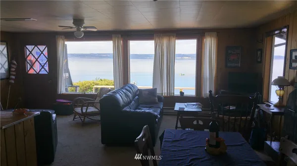 $1,700 | 19014 Soundview Drive Northwest, Stanwood, WA 98292