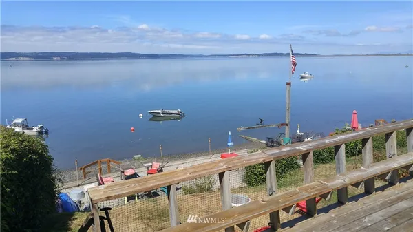 $1,700 | 19014 Soundview Drive Northwest, Stanwood, WA 98292