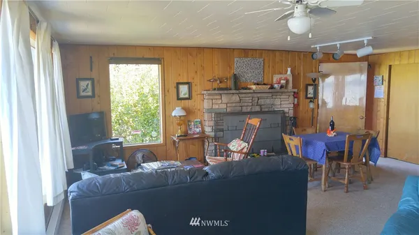 $1,700 | 19014 Soundview Drive Northwest, Stanwood, WA 98292