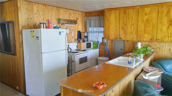 $1,700 | 19014 Soundview Drive Northwest, Stanwood, WA 98292