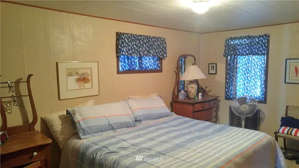 $1,700 | 19014 Soundview Drive Northwest, Stanwood, WA 98292