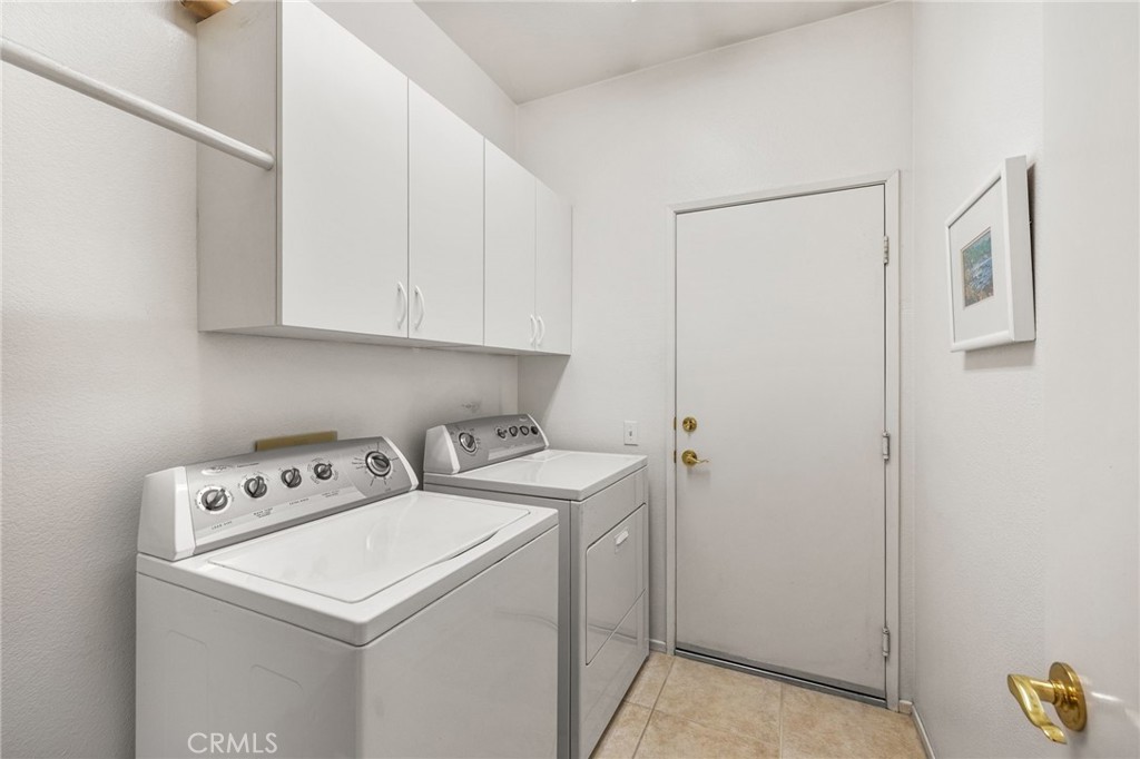78770 Golden Reed Drive Palm Desert, CA 92211 - Photo 34 of 36 a utility room with dryer and washer