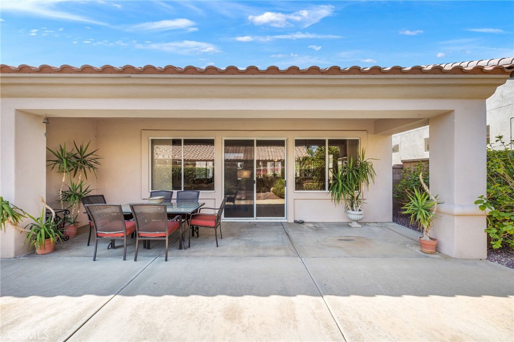 78770 Golden Reed Drive Palm Desert, CA 92211 - Photo 6 of 36 a living room with furniture