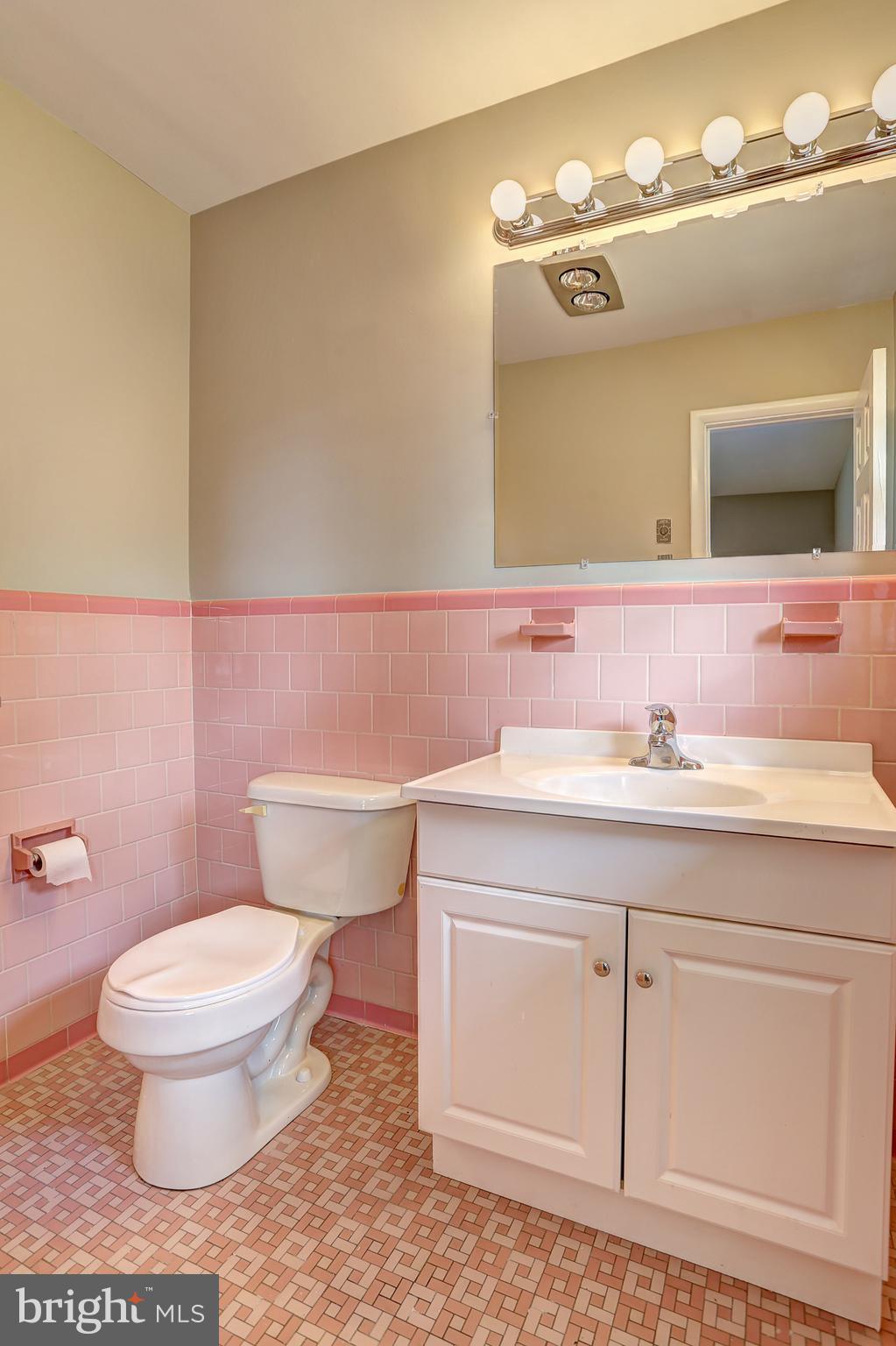 9117 Dunloggin Road Ellicott City, MD 21042 - Photo 13 of 37 Master Bath