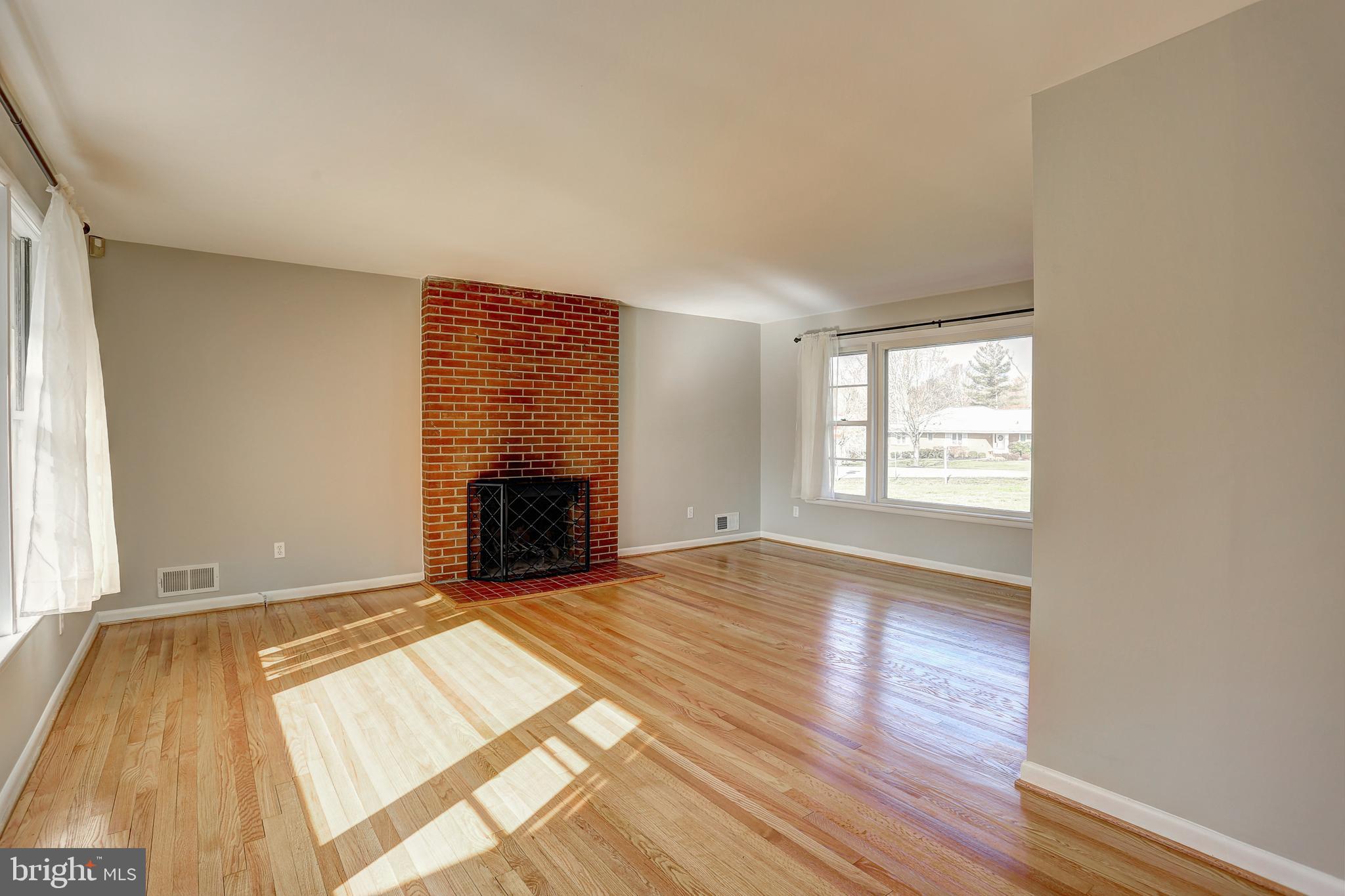 9117 Dunloggin Road Ellicott City, MD 21042 - Photo 6 of 37 Living Room