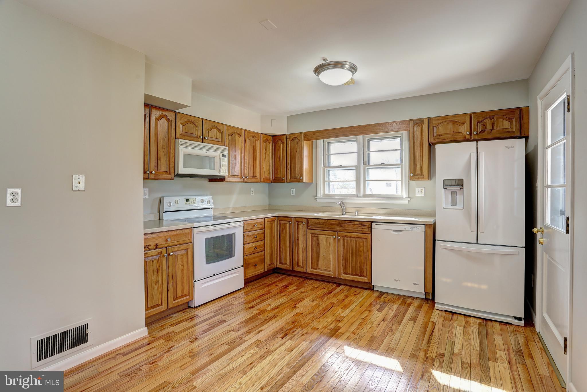 9117 Dunloggin Road Ellicott City, MD 21042 - Photo 7 of 37 Kitchen