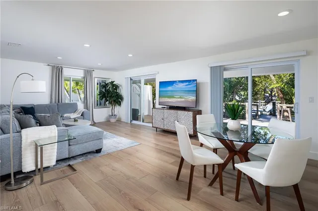 $595,000 | 1595 Curlew Avenue, Unit 4, Naples, FL 34102