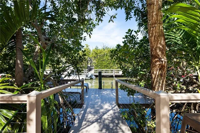 $595,000 | 1595 Curlew Avenue, Unit 4, Naples, FL 34102