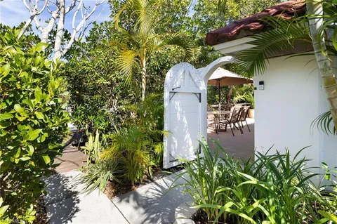 $595,000 | 1595 Curlew Avenue, Unit 4, Naples, FL 34102