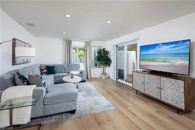 $595,000 | 1595 Curlew Avenue, Unit 4, Naples, FL 34102