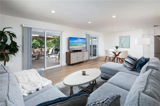 $595,000 | 1595 Curlew Avenue, Unit 4, Naples, FL 34102