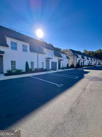 a view of an house with a yard