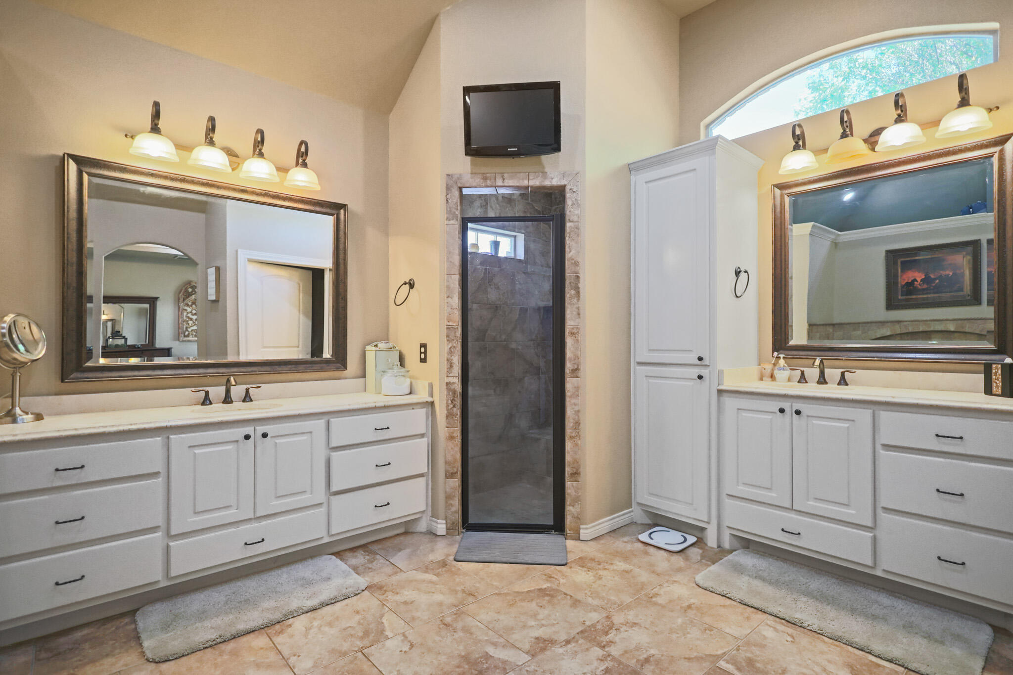 6005 93rd Street Lubbock, TX 79424 - Photo 13 of 31 a en suite bathroom with double sink and a mirror