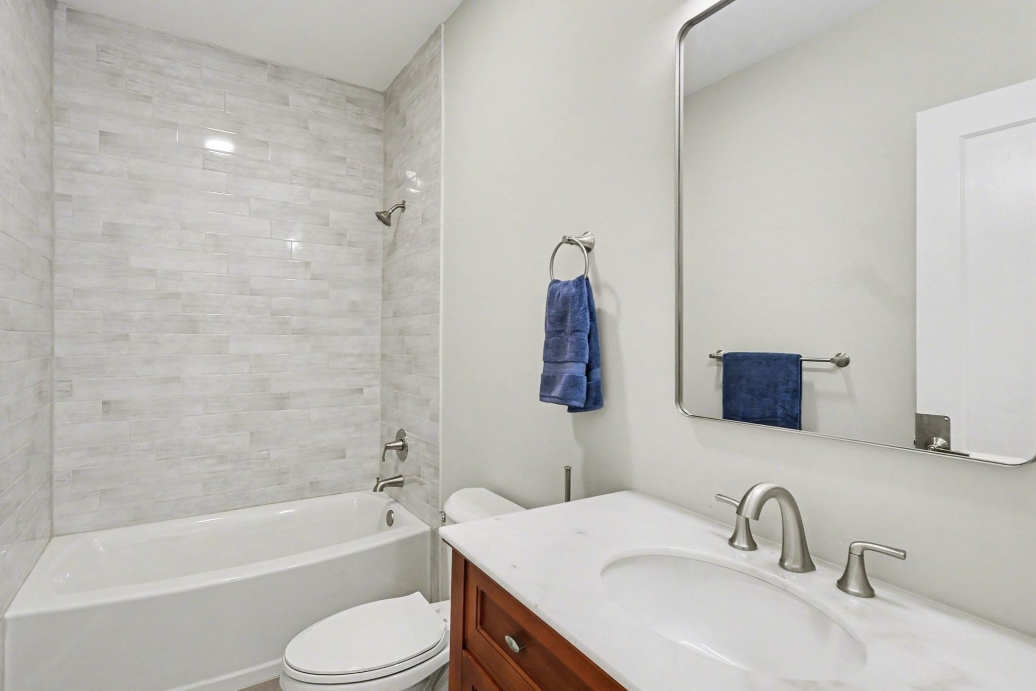 1901 Lexington Street Houston, TX 77098 - Photo 12 of 32 The elegantly upgraded hallway bathroom, between the kitchen and secondary bedroom, features a sleek new vanity, modern fixtures, a luxurious Quartz countertop, and stylish tile.