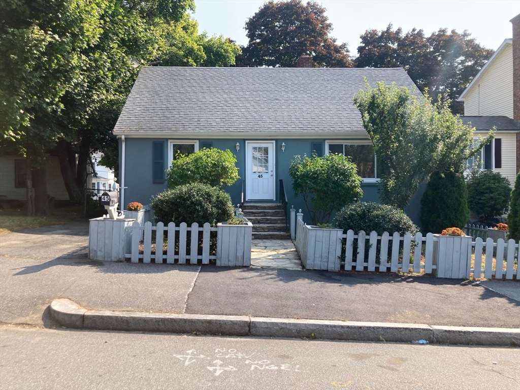 45 Pilgrim Avenue Worcester, MA 01604 - Photo 1 of 16