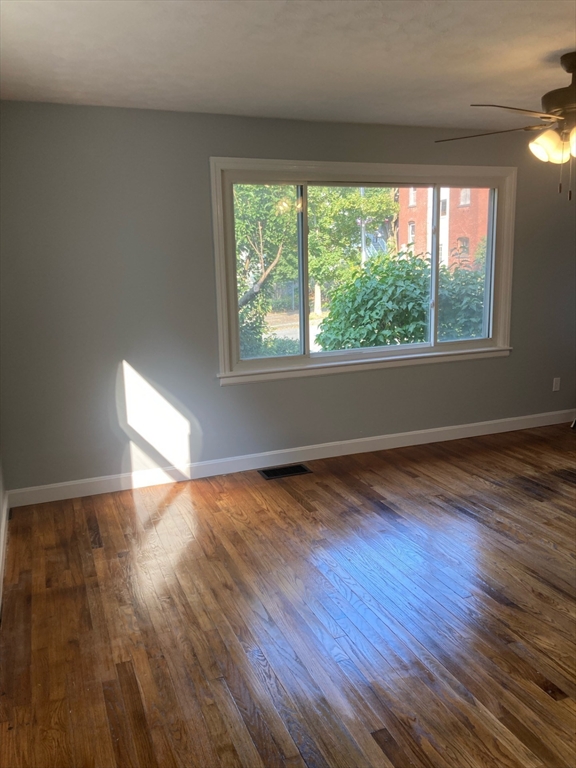 45 Pilgrim Avenue Worcester, MA 01604 - Photo 12 of 16