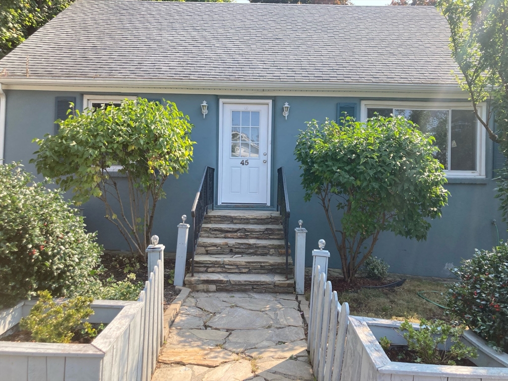45 Pilgrim Avenue Worcester, MA 01604 - Photo 3 of 16
