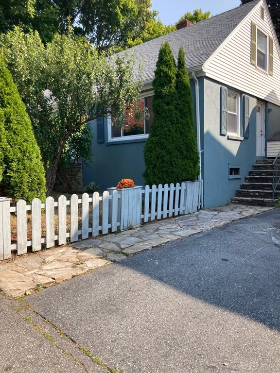 45 Pilgrim Avenue Worcester, MA 01604 - Photo 4 of 16