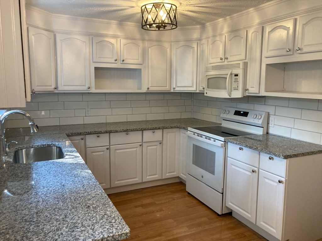 45 Pilgrim Avenue Worcester, MA 01604 - Photo 5 of 16