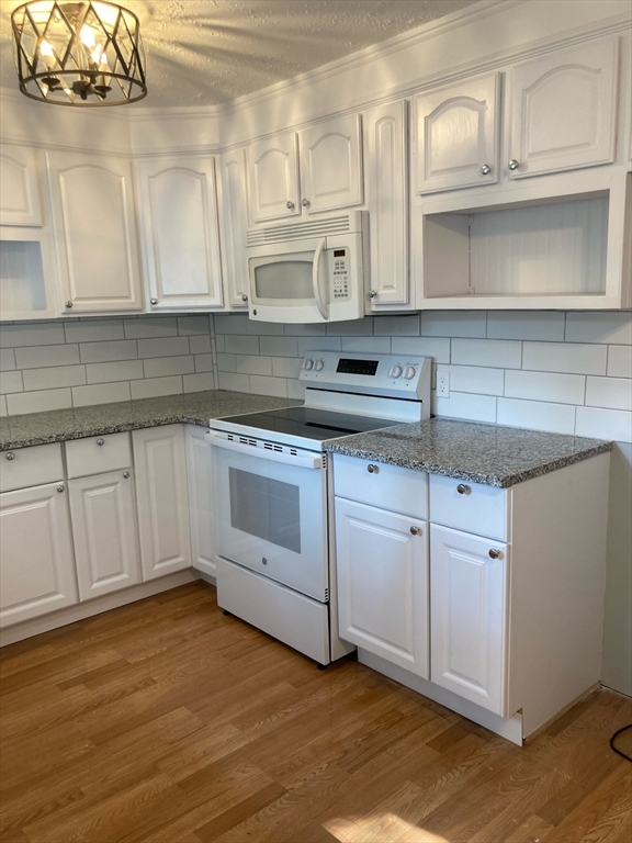 45 Pilgrim Avenue Worcester, MA 01604 - Photo 6 of 16