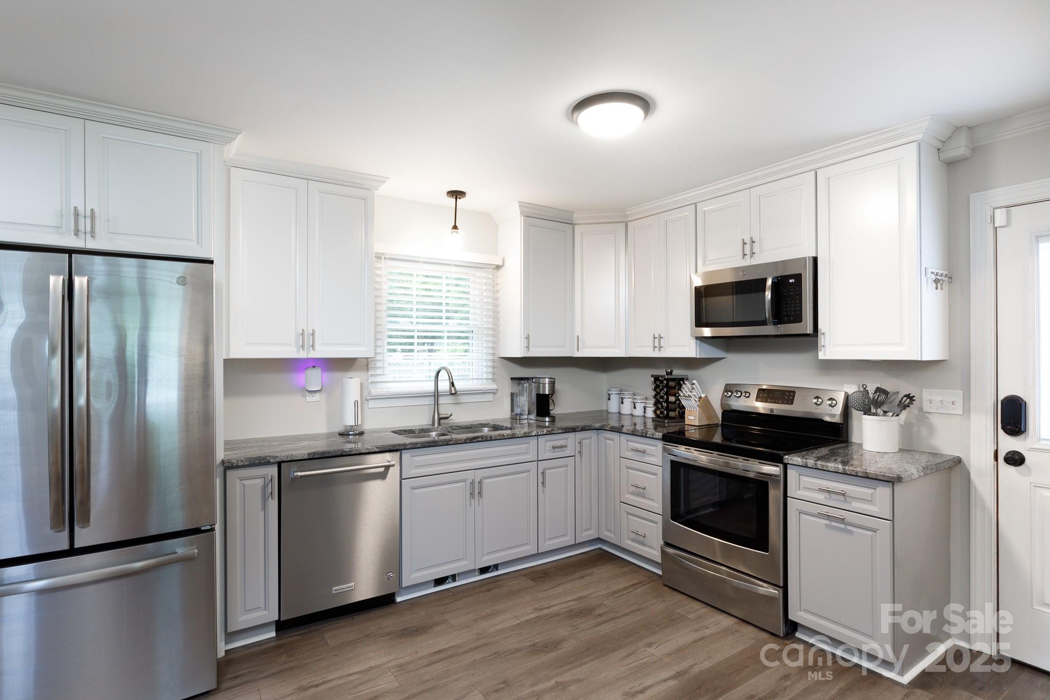 1811 Eastview Road Rock Hill, SC 29732 - Photo 8 of 35 Gallery Image 8
