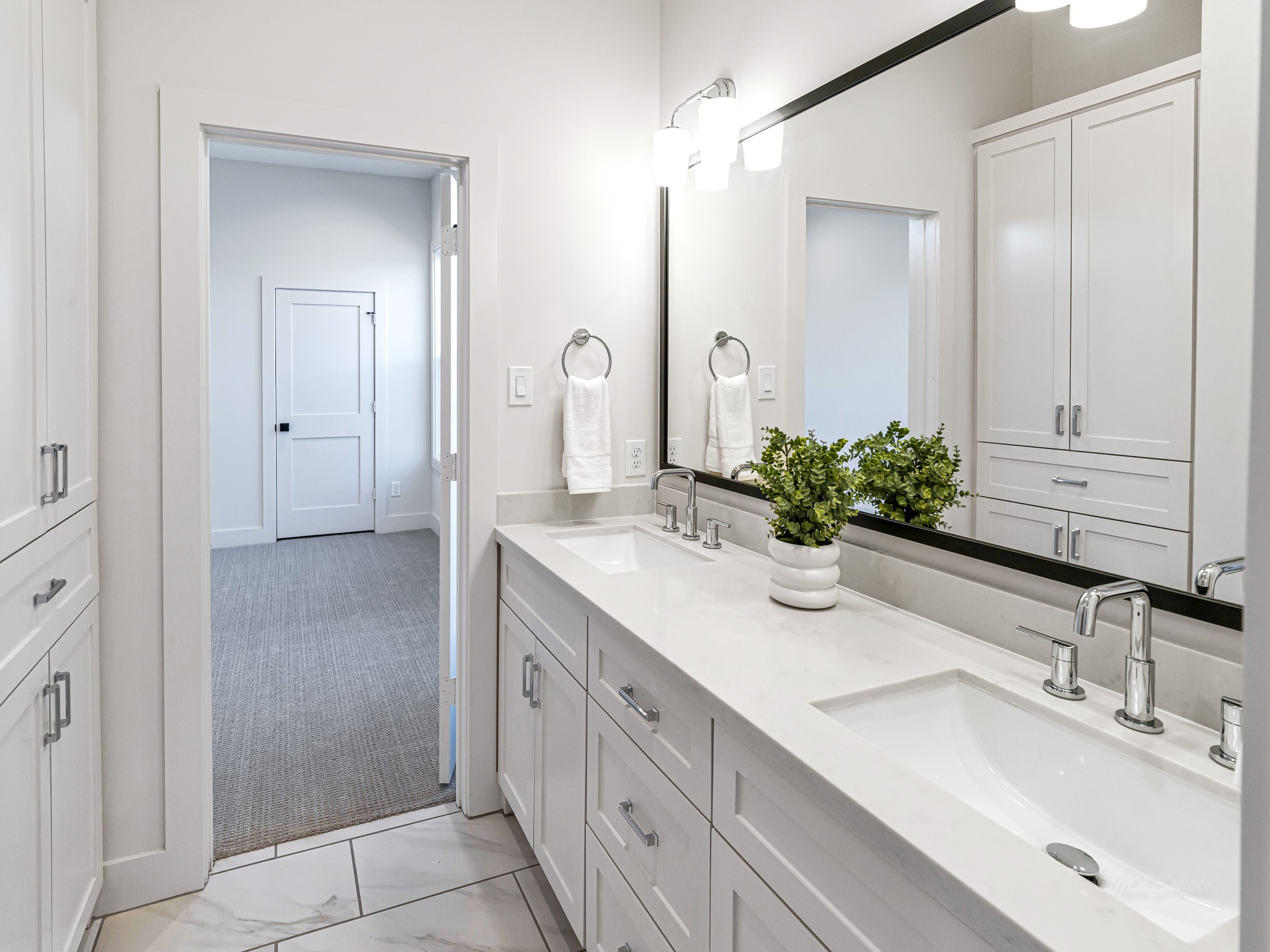 1207 Tabor Street Houston, TX 77009 - Photo 38 of 46 a bathroom with a double vanity sink mirror and
