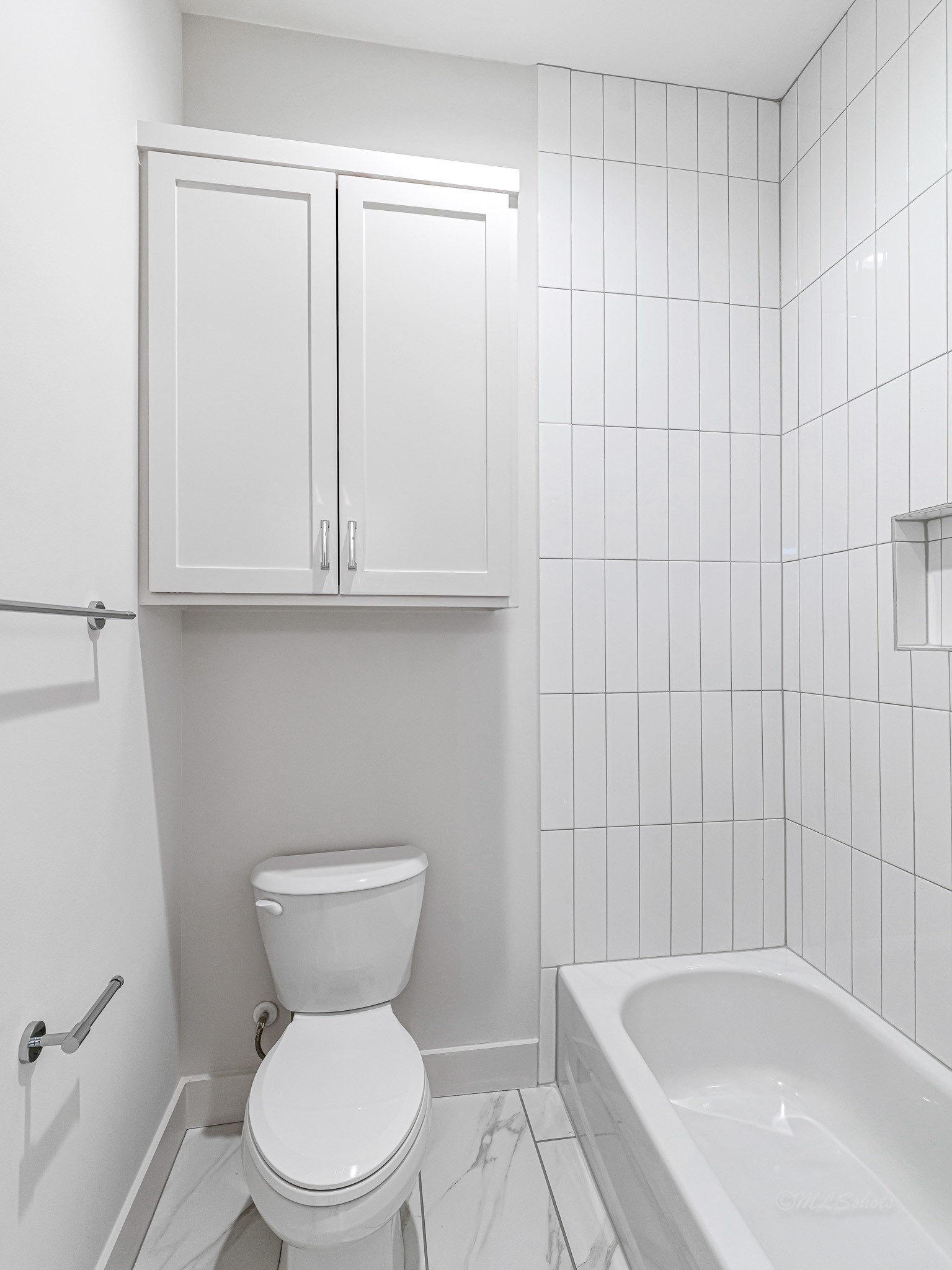 1207 Tabor Street Houston, TX 77009 - Photo 39 of 46 a bathroom with a toilet and bathtub