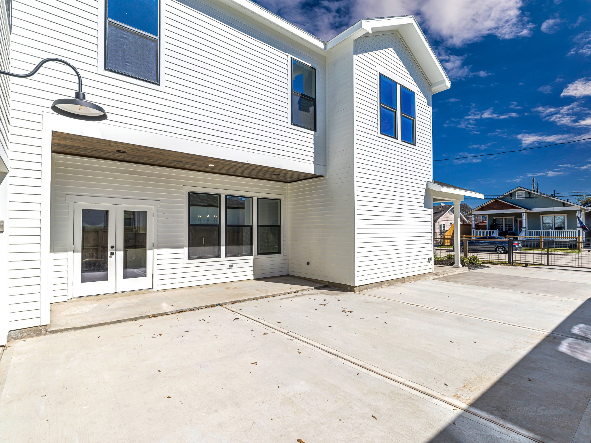 1207 Tabor Street Houston, TX 77009 - Photo 46 of 46 a front view of a house with a garden