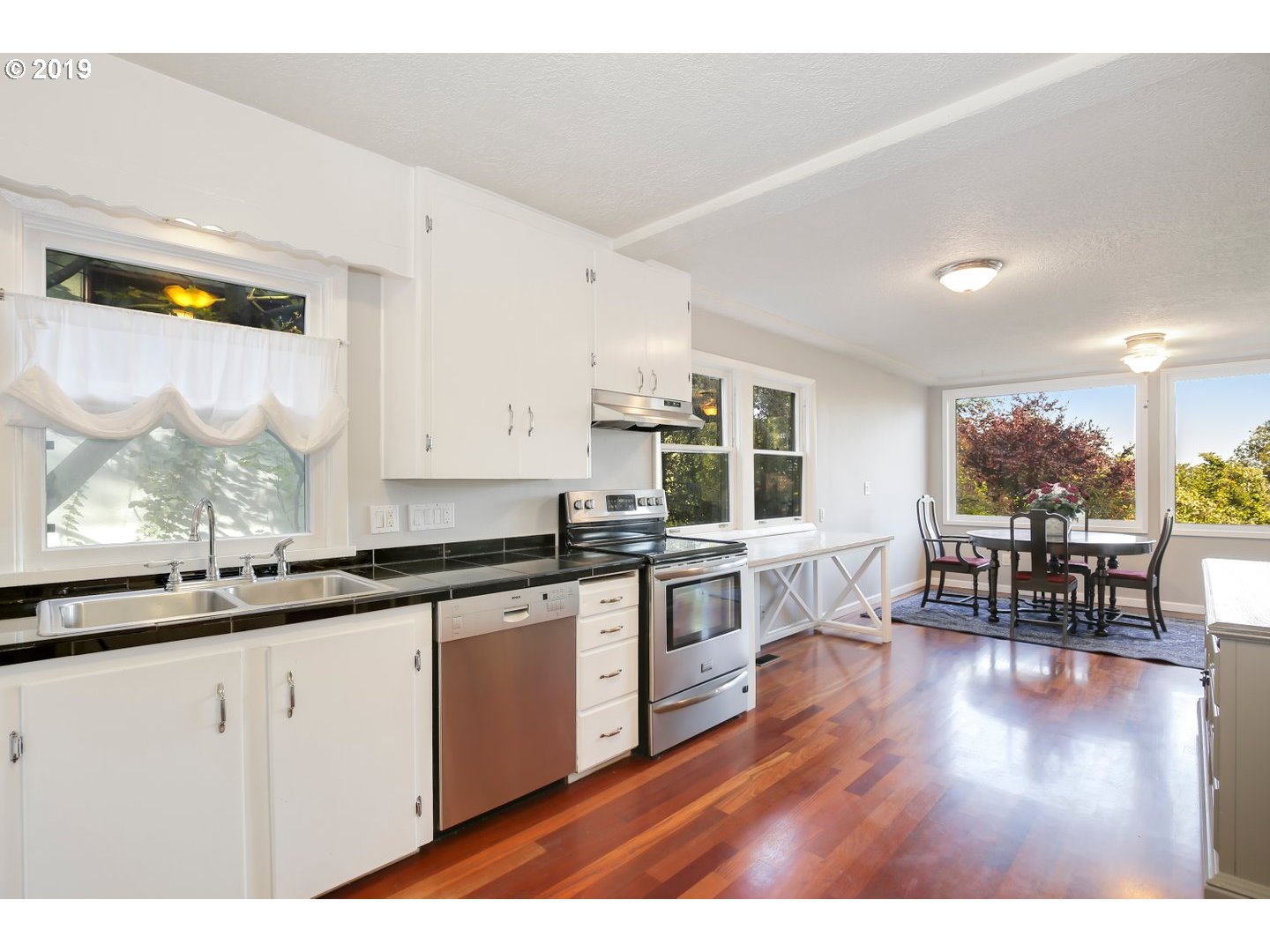7010 Southwest Brier Place Portland, OR 97219 - Photo 11 of 32 Gallery Image 11