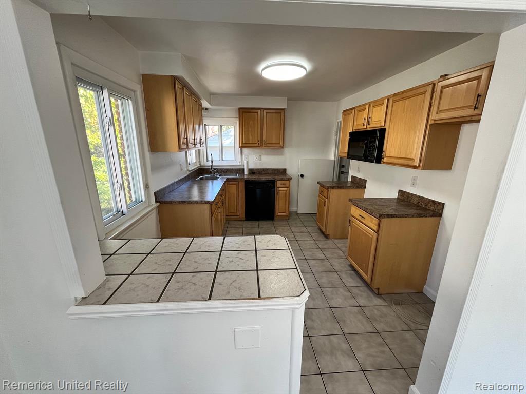 347 Longfellow Inkster, MI 48141 - Photo 2 of 37