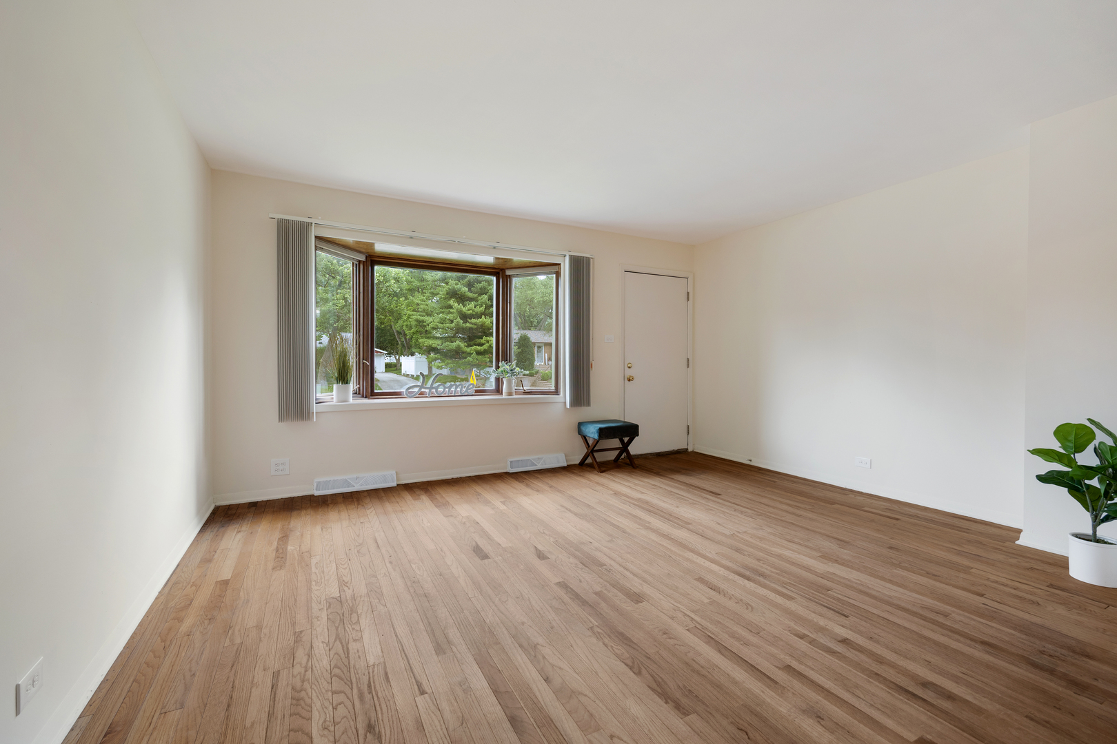 629 Inverness Road Lisle, IL 60532 - Photo 4 of 25 Gallery Image 4