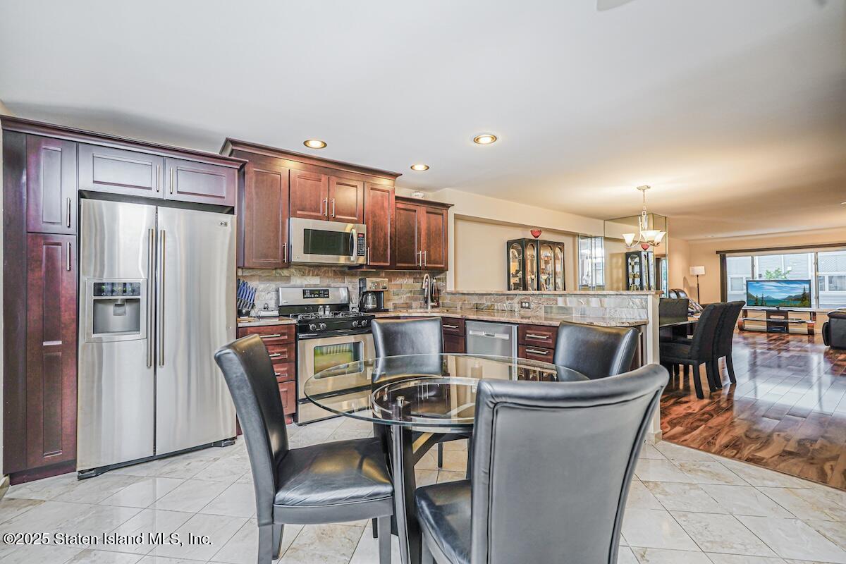 182 Pembrook Loop Staten Island, NY 10309 - Photo 12 of 38 Photo Jul 01 2025, 4 45 15 PM