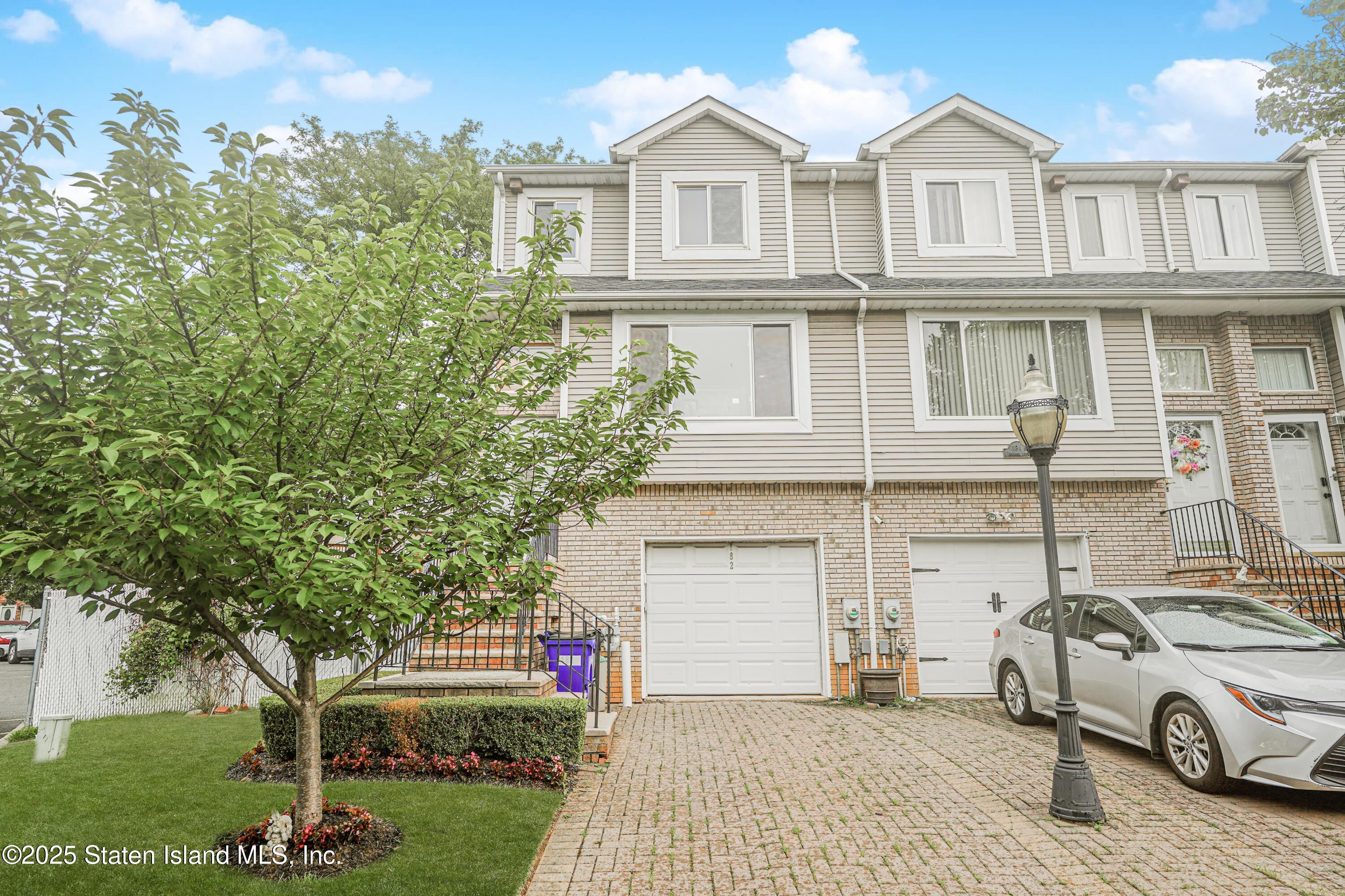 182 Pembrook Loop Staten Island, NY 10309 - Photo 2 of 38 Photo Jul 01 2025, 4 50 03 PM