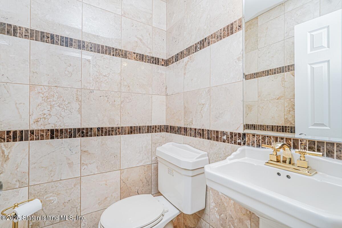 182 Pembrook Loop Staten Island, NY 10309 - Photo 25 of 38 Photo Jul 01 2025, 4 28 05 PM