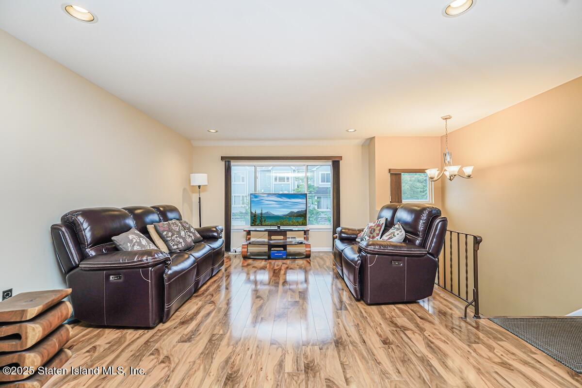 182 Pembrook Loop Staten Island, NY 10309 - Photo 3 of 38 Photo Jul 01 2025, 4 46 29 PM