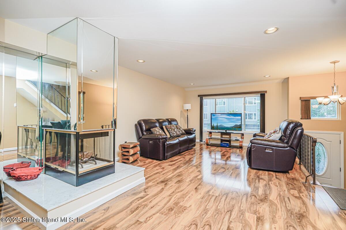 182 Pembrook Loop Staten Island, NY 10309 - Photo 4 of 38 Photo Jul 01 2025, 4 46 43 PM